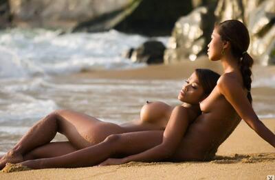 Imagem marcada com: Asian, Beach, Lesbian