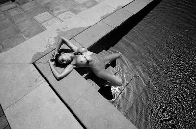 Imagem marcada com: Black and White, Pool