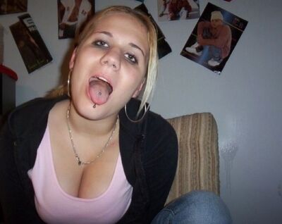 Imagem marcada com: Blonde, Piercing, Boobs