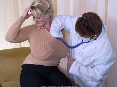 Imagem marcada com: Blonde, Busty, Boobs