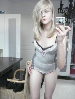 Imagem marcada com: Blonde, Selfie, Lingerie