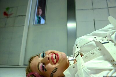 Imagem marcada com: American, Brazzers.com, Brunette, Riley Reid, Sexy Wallpaper