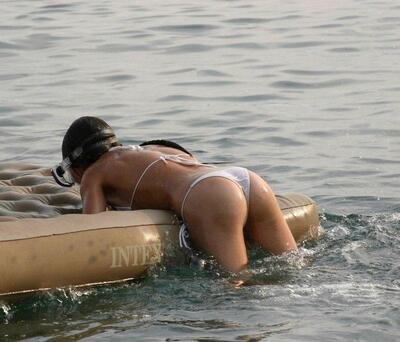Imagem marcada com: Bikini, Brunette, Ass - Butt