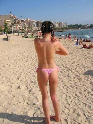 Imagem marcada com: Beach, Brunette