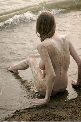 Imagem marcada com: Beach, Brunette