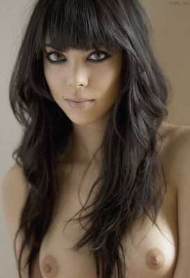 Imagem marcada com: Brunette, Eyes, Boobs