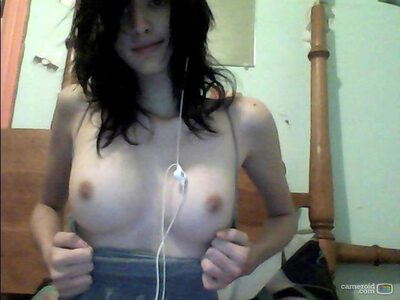 Imagem marcada com: Brunette, Boobs, Flashing