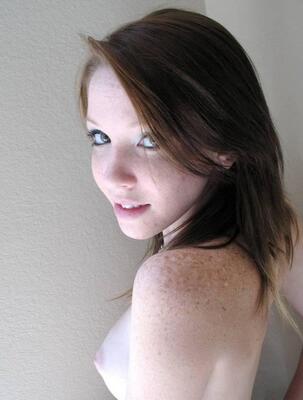 Imagem marcada com: Brunette, Boobs