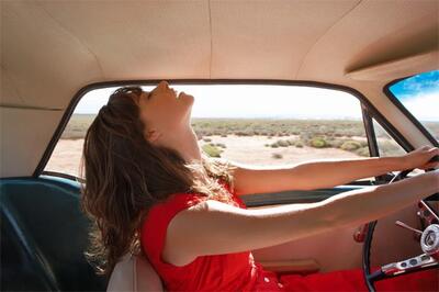 Imagem marcada com: Brunette, Car, Safe for work