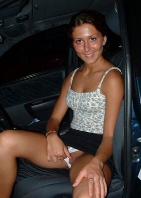 Imagem marcada com: Brunette, Flashing