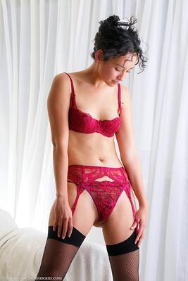 Imagem marcada com: Brunette, Lingerie