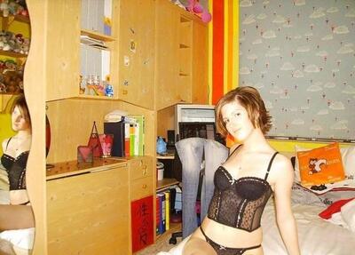 Imagem marcada com: Brunette, Lingerie