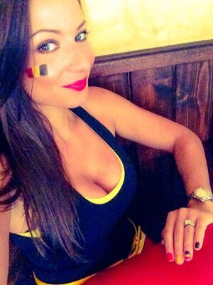 Imagem marcada com: Belgian, Brunette, Eyes, Natacha Nies-Piotrowski