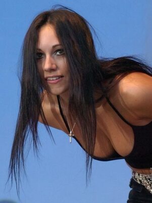 Imagem marcada com: Brunette