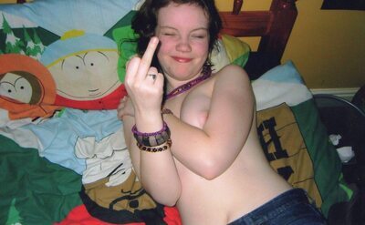 Imagem marcada com: Brunette