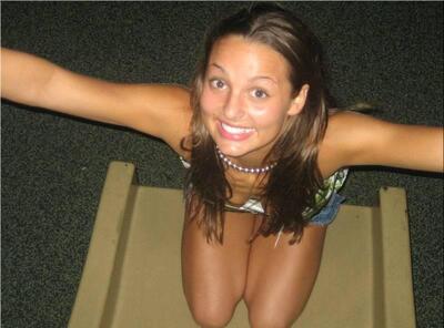 Imagem marcada com: Brunette