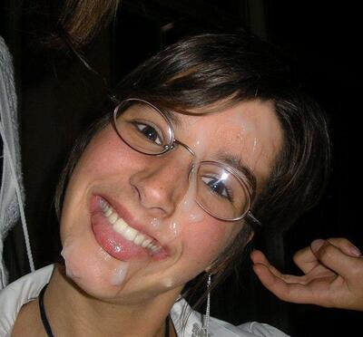 Imagem marcada com: Cumshot, Brunette, Facial