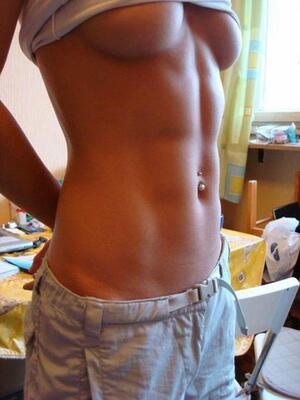 Imagem marcada com: Fit, Piercing, Tummy