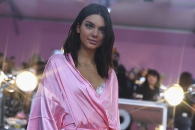 Imagem marcada com: Kendall Jenner, Brunette, American, Celebrity - Star, Safe for work