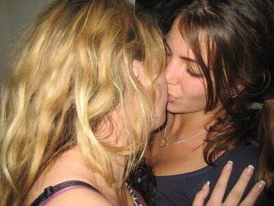 Imagem marcada com: Kissing