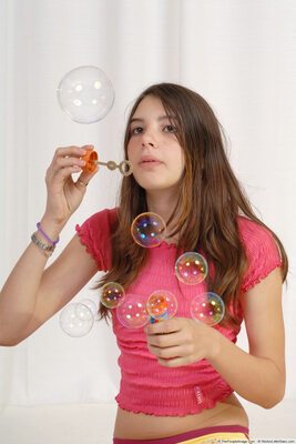 Imagem marcada com: Roberta, WeAreLittleStars.com, Brunette, Skinny, Cute
