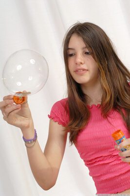 Imagem marcada com: Roberta, WeAreLittleStars.com, Brunette, Skinny, Cute