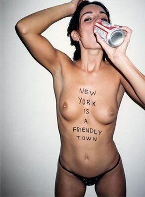 Imagem marcada com: Skinny, Brunette, Small Tits, Tummy