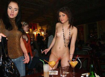 Imagem marcada com: Skinny, Brunette, Small Tits